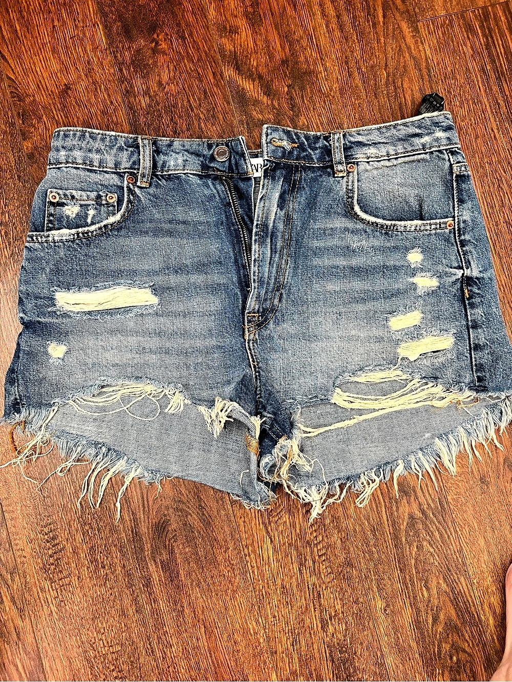 Zara Distressed Denim Jean Shorts in Blue Size 8